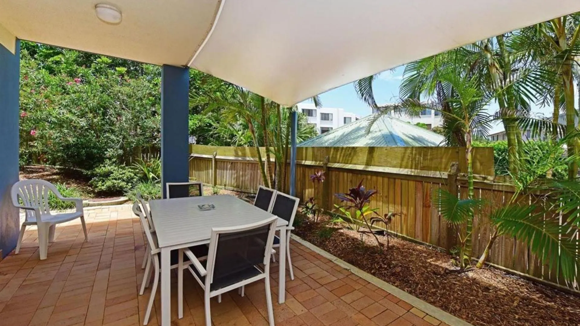 Lindomare Unit 2, 11 Orvieto Tce, Kings Beach Caloundra